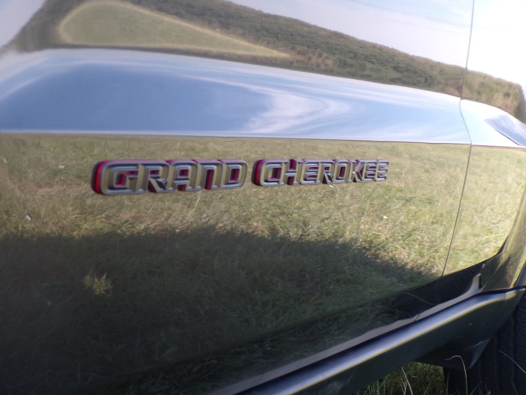 Used 2021 Granite Crystal Metallic Clearcoat Jeep Trailhawk image 9