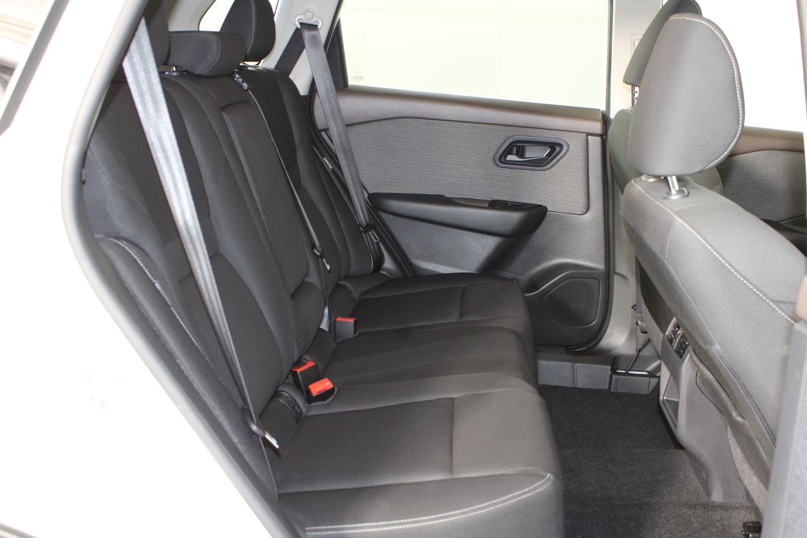Used 2023 White Nissan S image 13