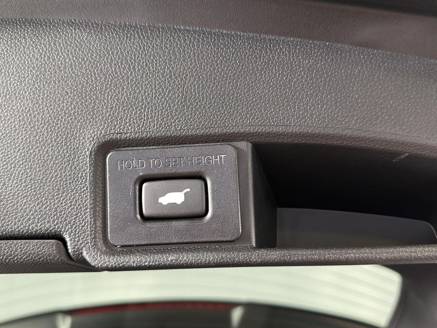 Used 2025 Liquid Carbon Metallic Acura SH-AWD image 23