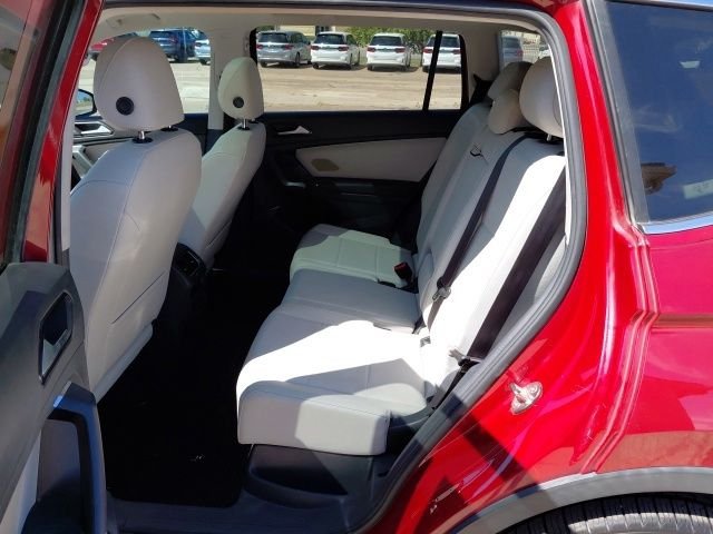 Used 2018 Cardinal Red Metallic Volkswagen 2.0T SEL image 25