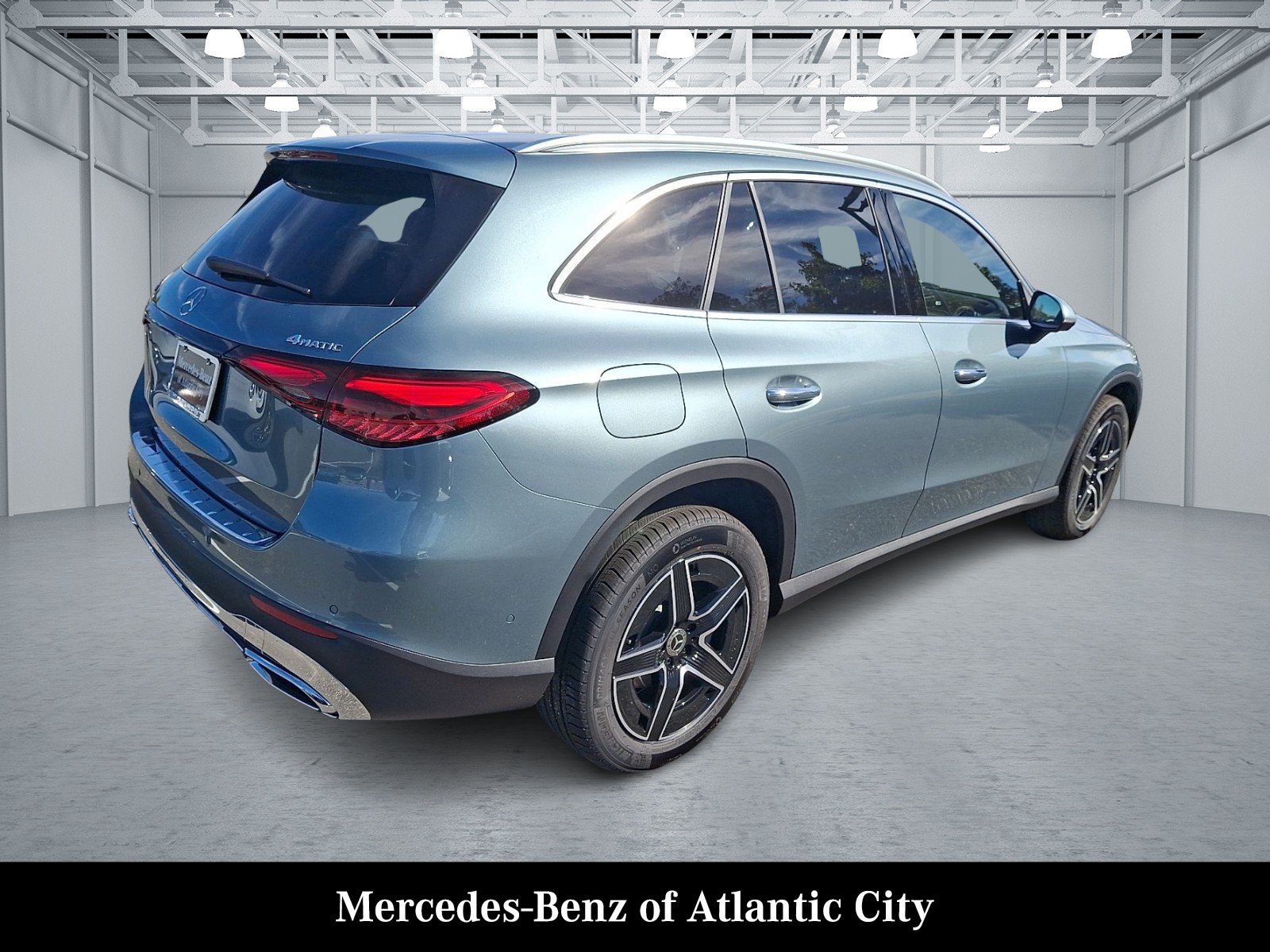 New 2027 Verde Silver Metallic Mercedes-Benz GLC 300 image 4