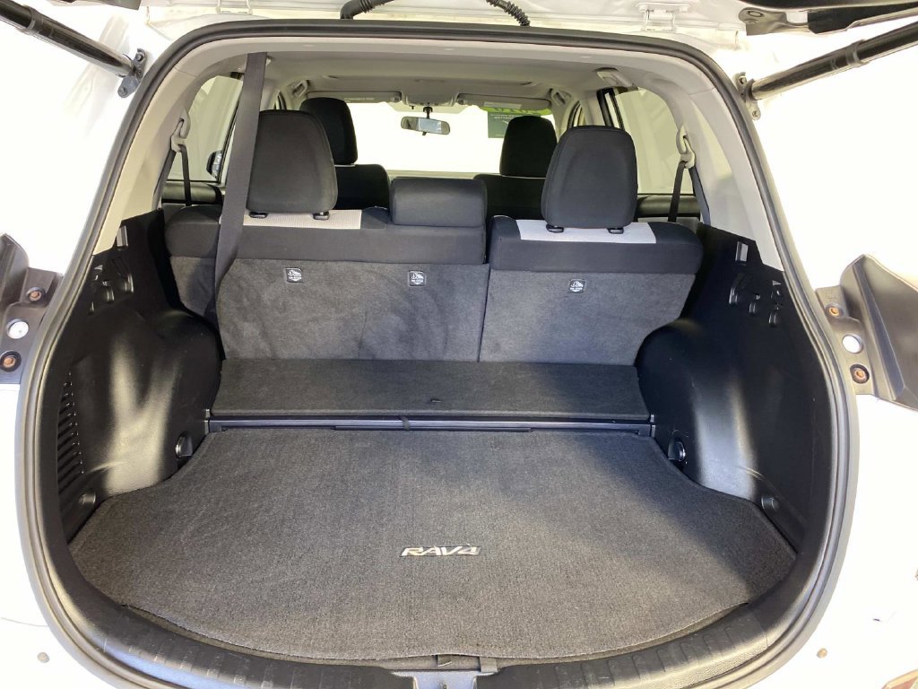 Used 2016 White Toyota XLE image 8