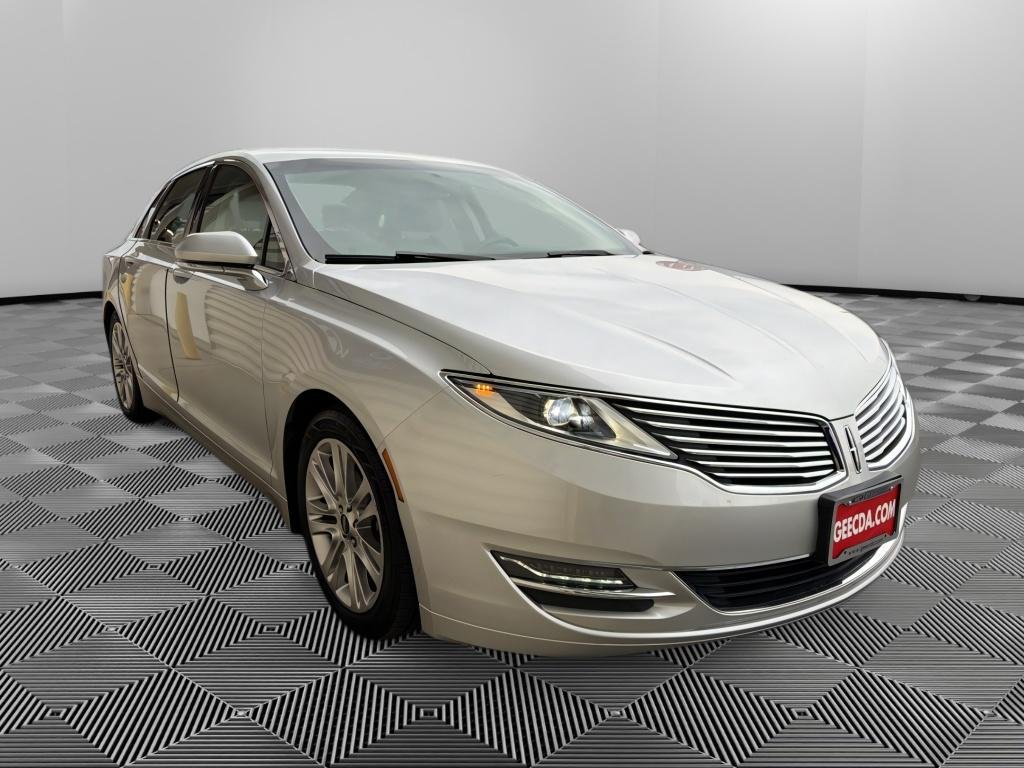 Used 2013 Silver Lincoln Base image 3
