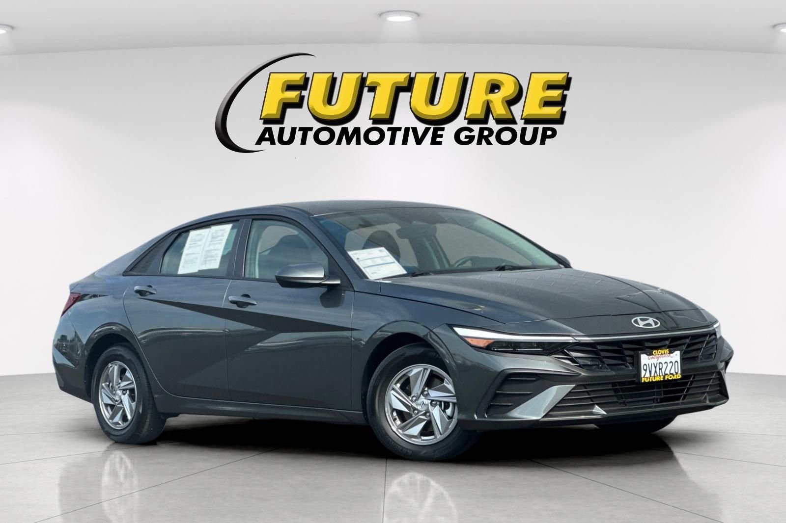 Certified Used 2025 Gray Hyundai SE image 1
