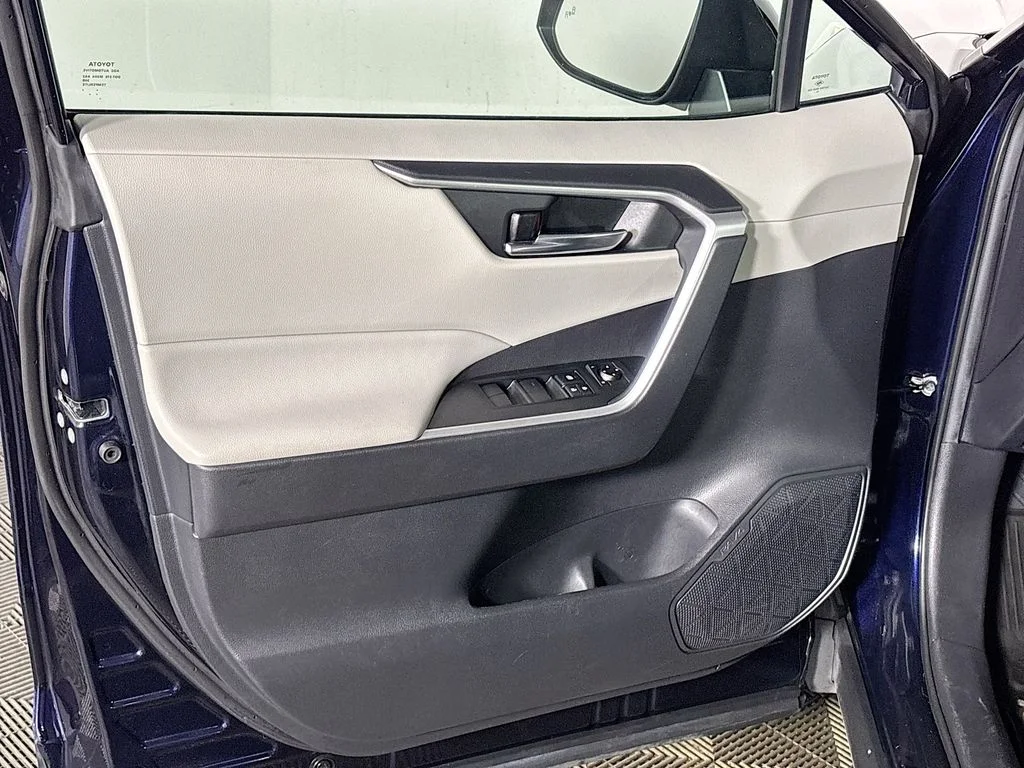 Used 2020 Blue Toyota XLE image 10