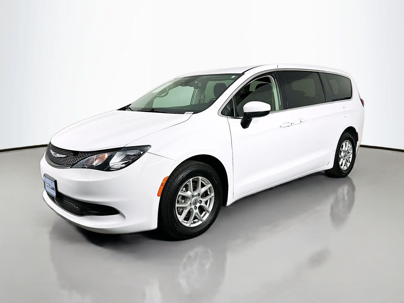 Used 2023 Bright White Clearcoat Chrysler LX image 4