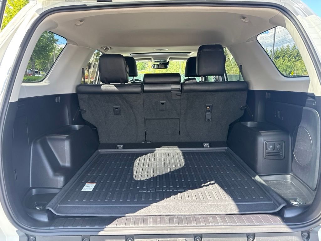 Used 2020 Blizzard Pearl Toyota Nightshade image 22