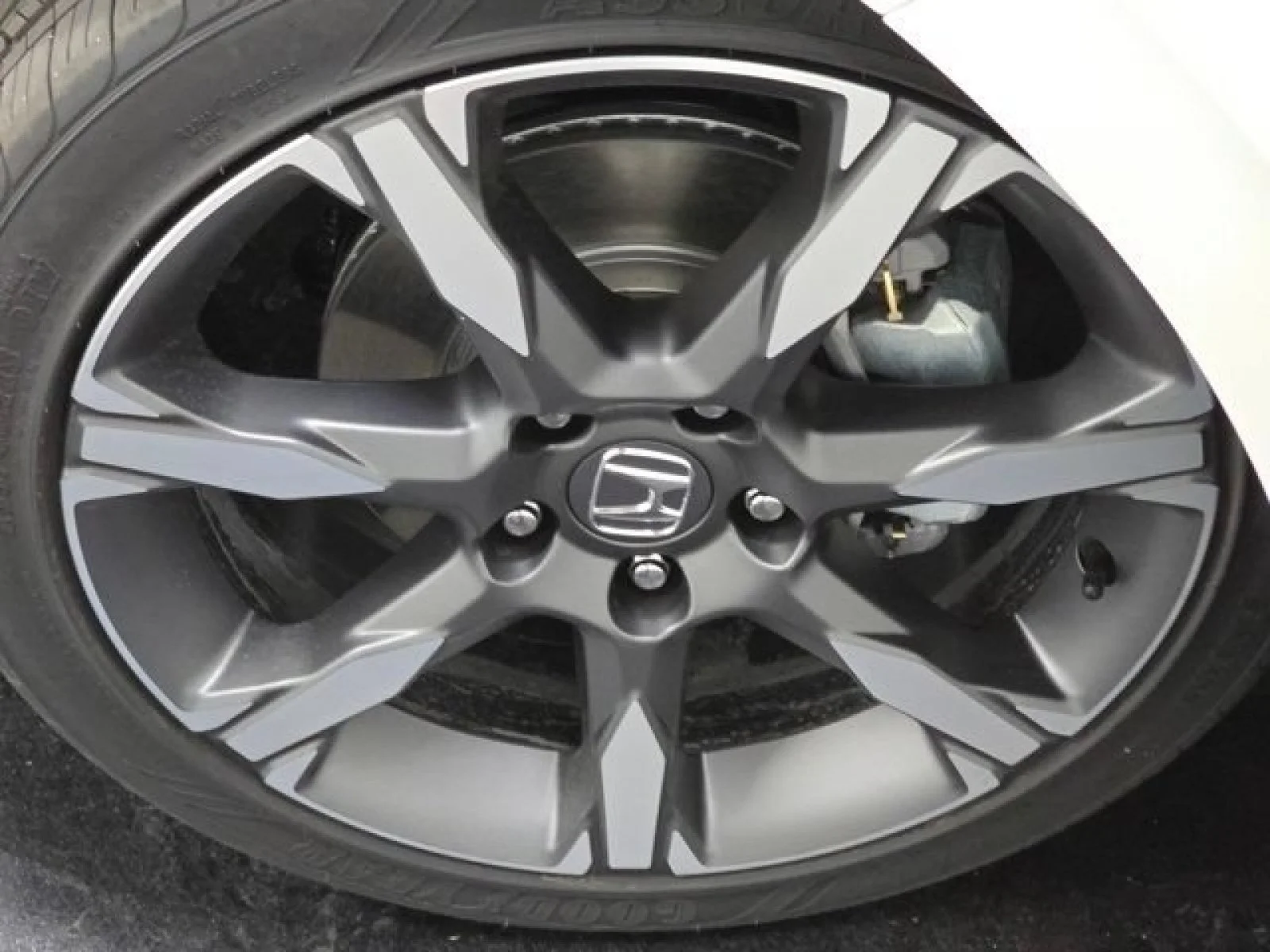 New 2026 Platinum White Pearl Honda Sport Touring image 33