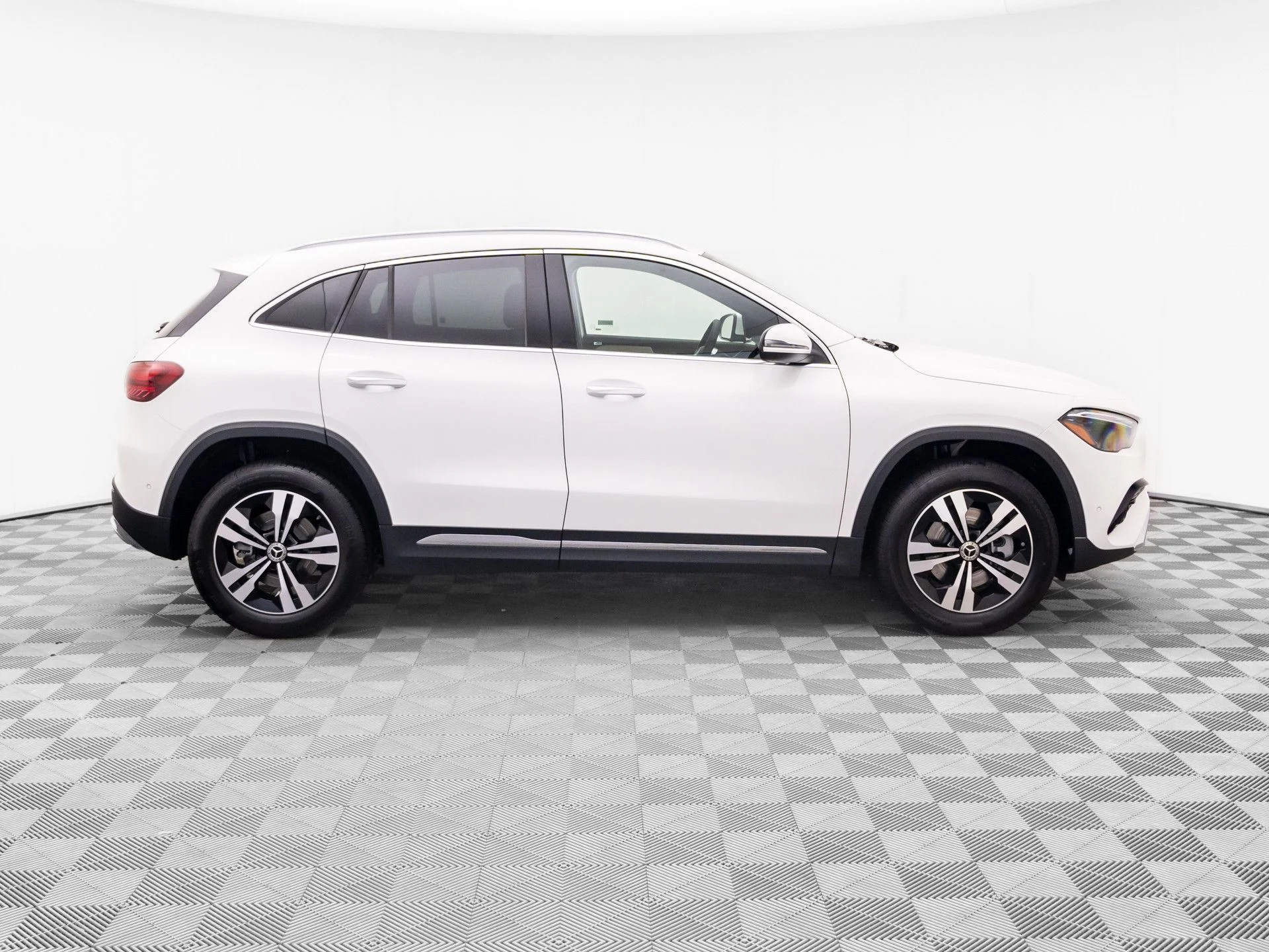 New 2026 White Mercedes-Benz GLA 250 image 6