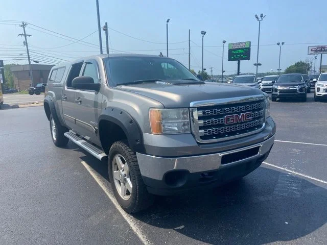Used 2013 Gray GMC SLE image 3