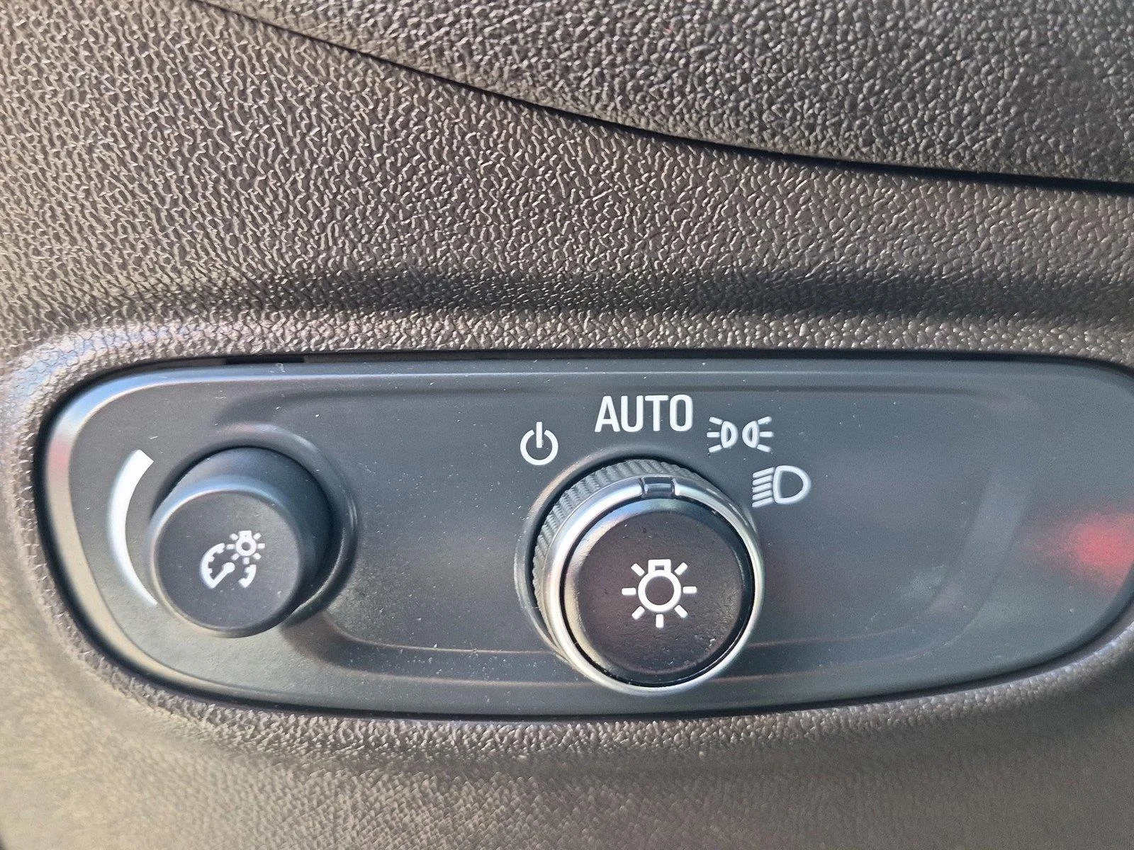 Used 2024 Summit White Chevrolet LT image 18