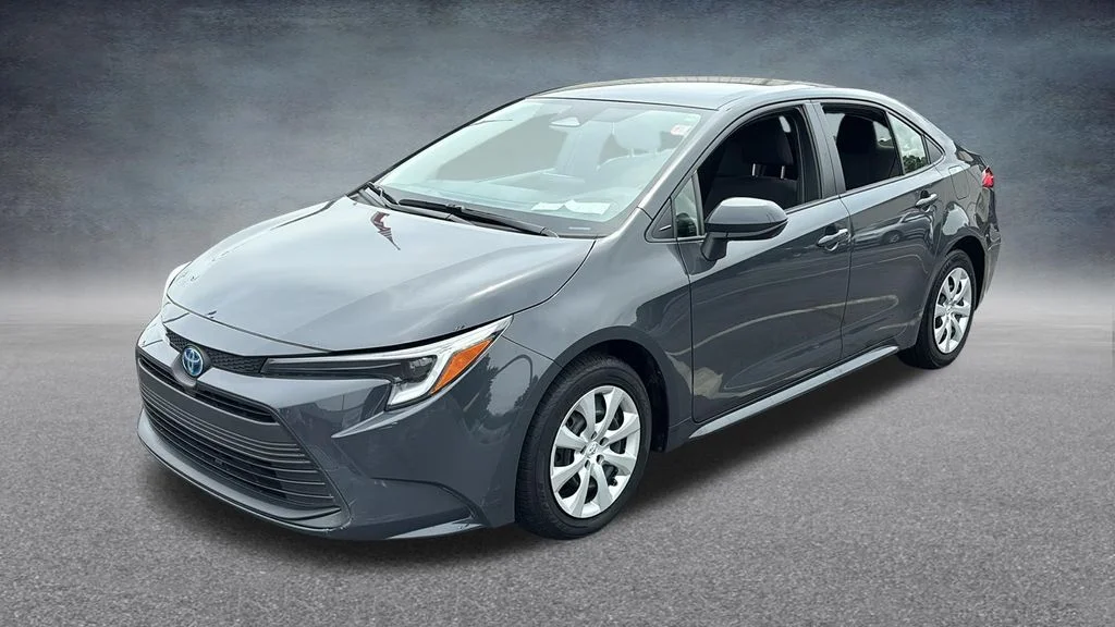 Used 2025  Toyota LE image 3