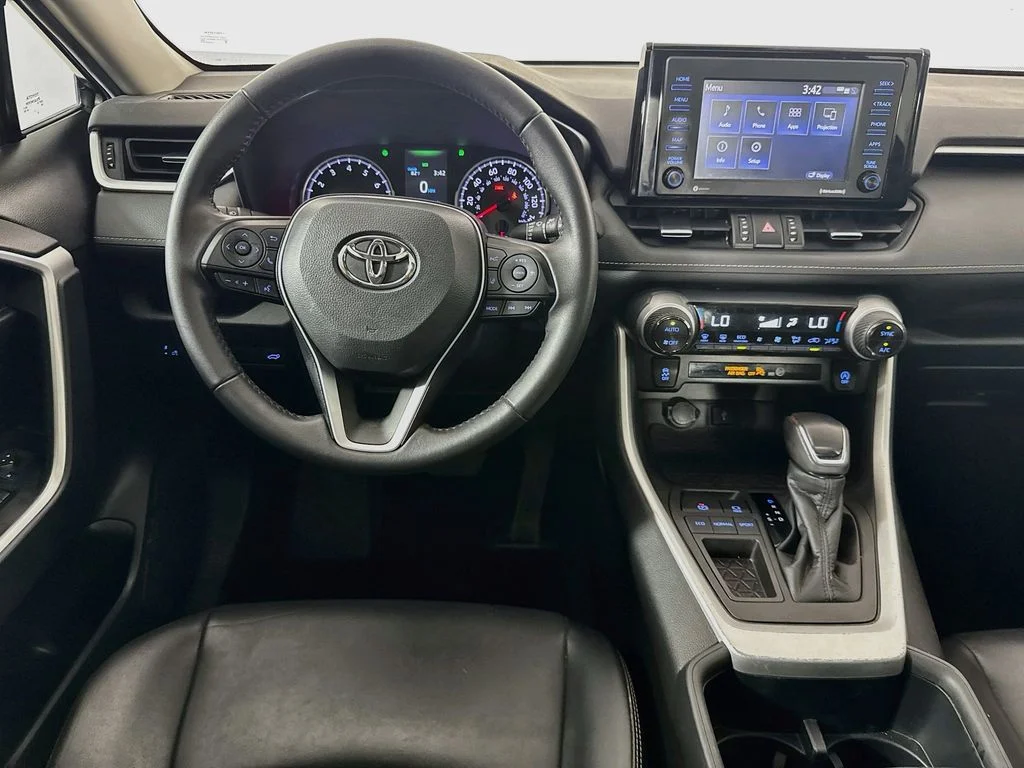 Used 2022 Black Toyota XLE Premium image 27