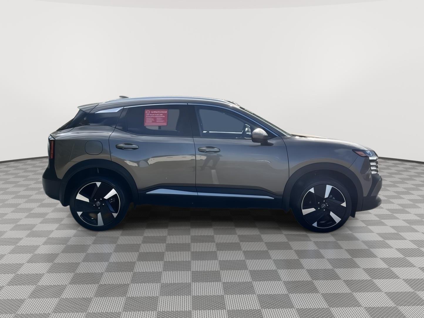 Used 2025 Canyon Bronze Metallic Nissan SR image 4