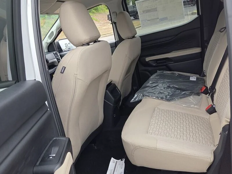 New 2026 Oxford White Ford XLT image 7