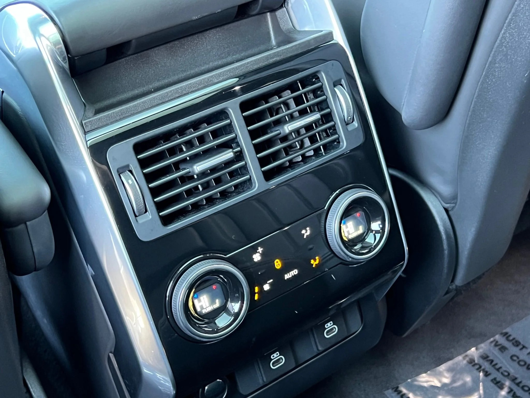 Used 2022 Black Land Rover HSE Silver Edition image 18