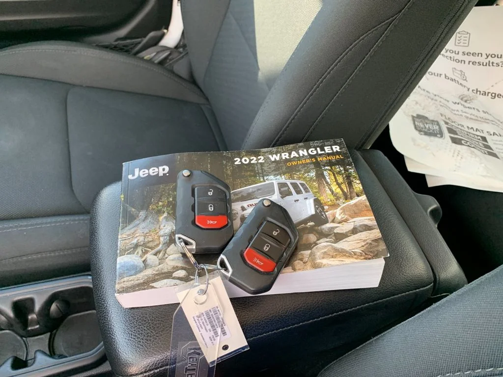 Used 2022 White Jeep Sport S image 9