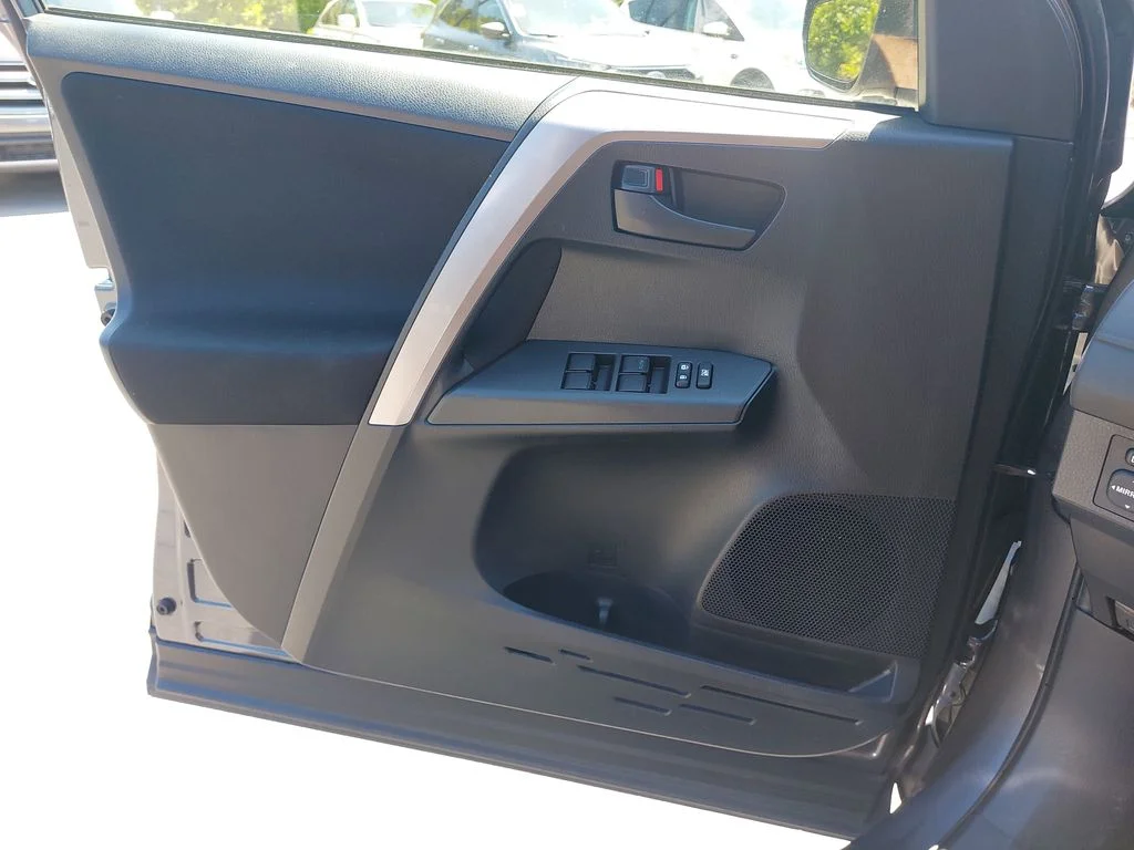 Used 2018 Gray Toyota LE image 25