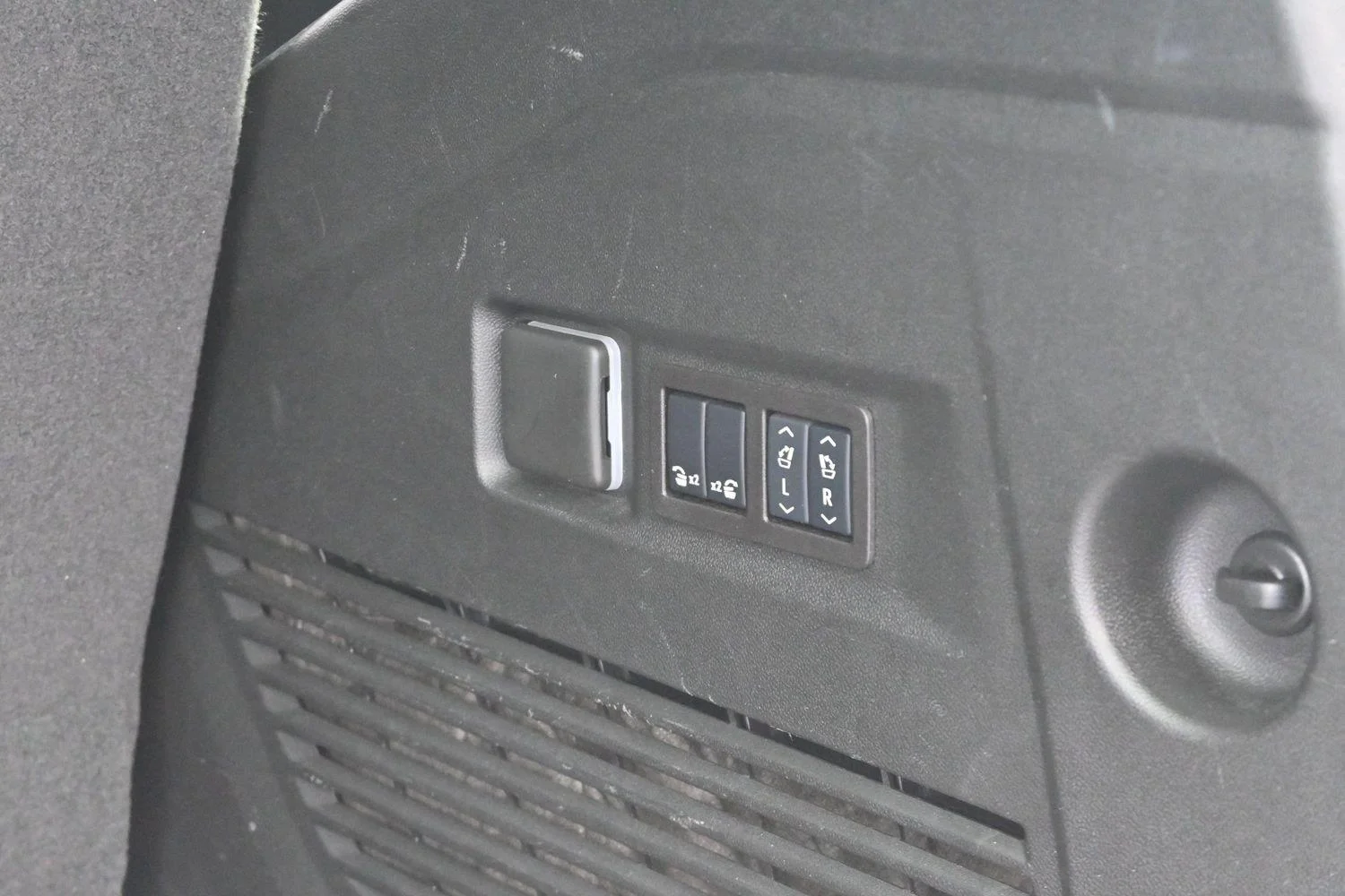 Used 2025 Titanium Rush Metallic GMC Denali Ultimate image 11