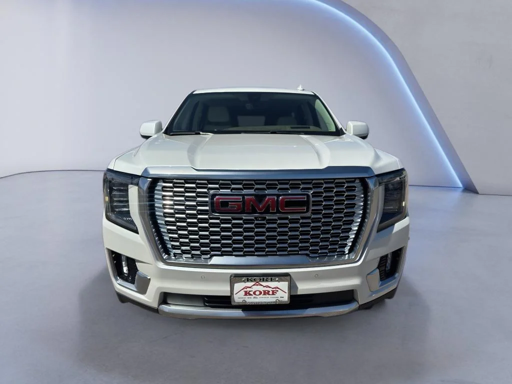 Used 2021 White Frost Tricoat GMC Denali image 3