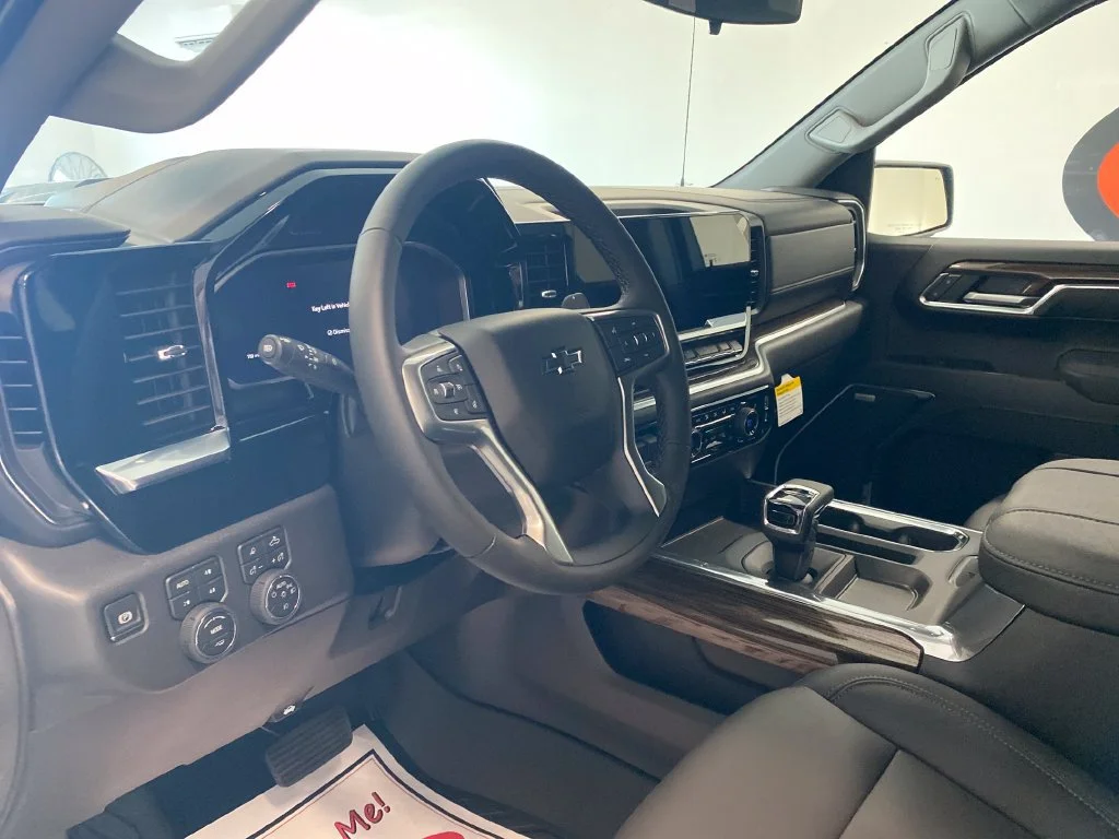 New 2026 Summit White Chevrolet LT Trail Boss image 13