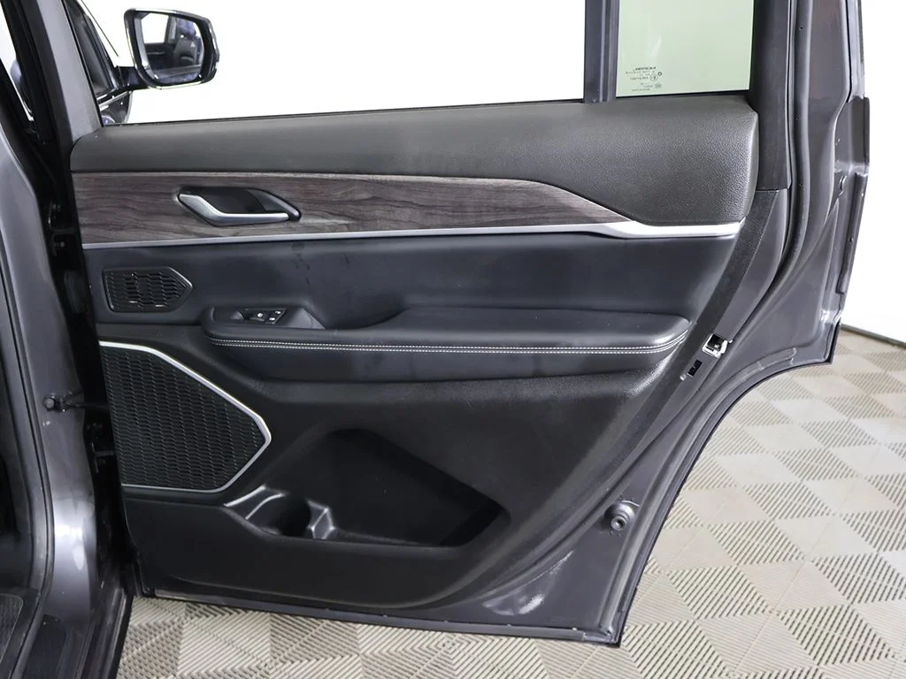 Used 2022 Gray Jeep Limited image 31