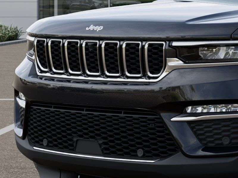 New 2025 Diamond Black Crystal Pearl-Coat Exterior Paint Jeep Limited image 12