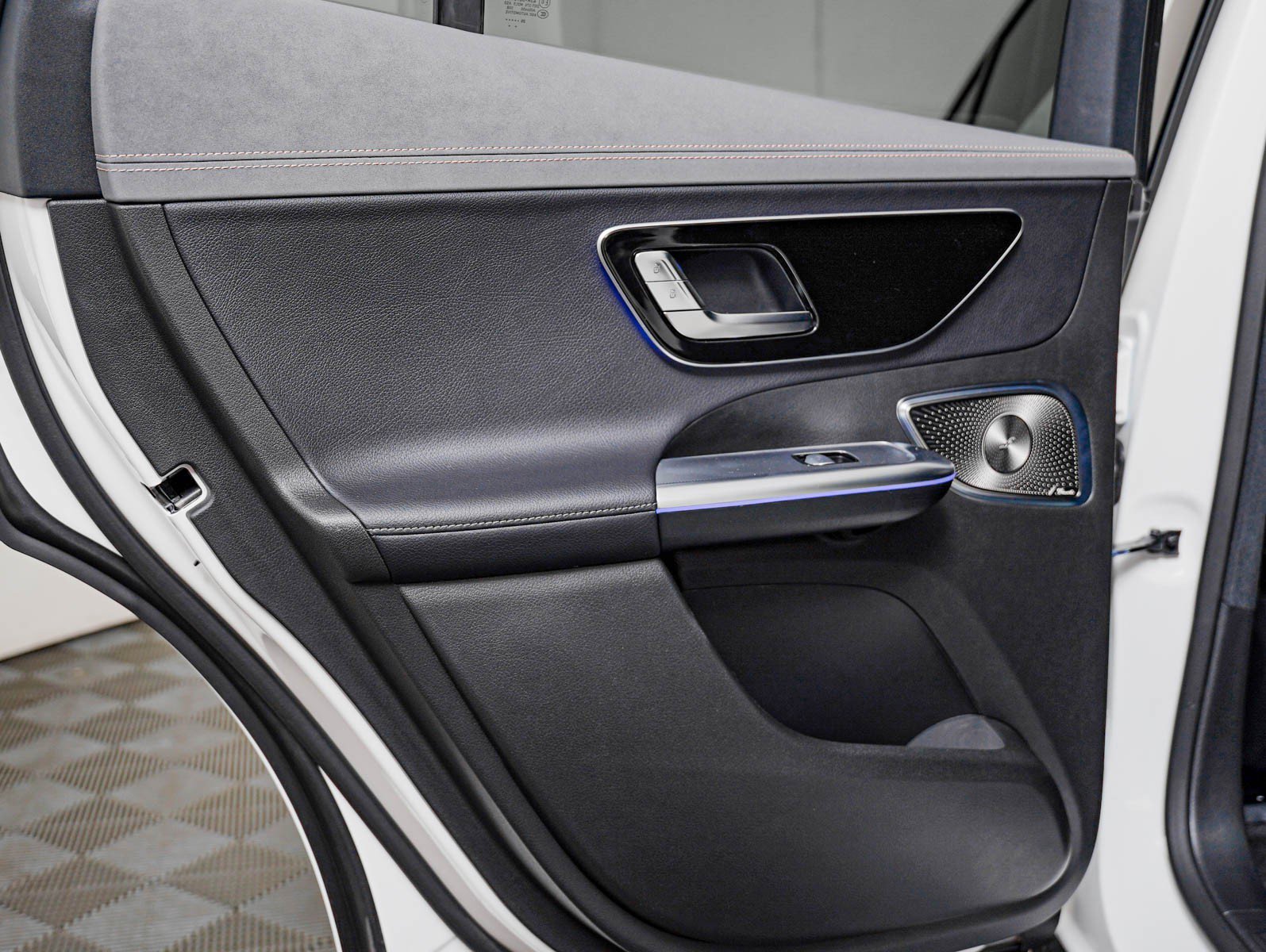 New 2026 Polar White Mercedes-Benz EQE 320 image 19