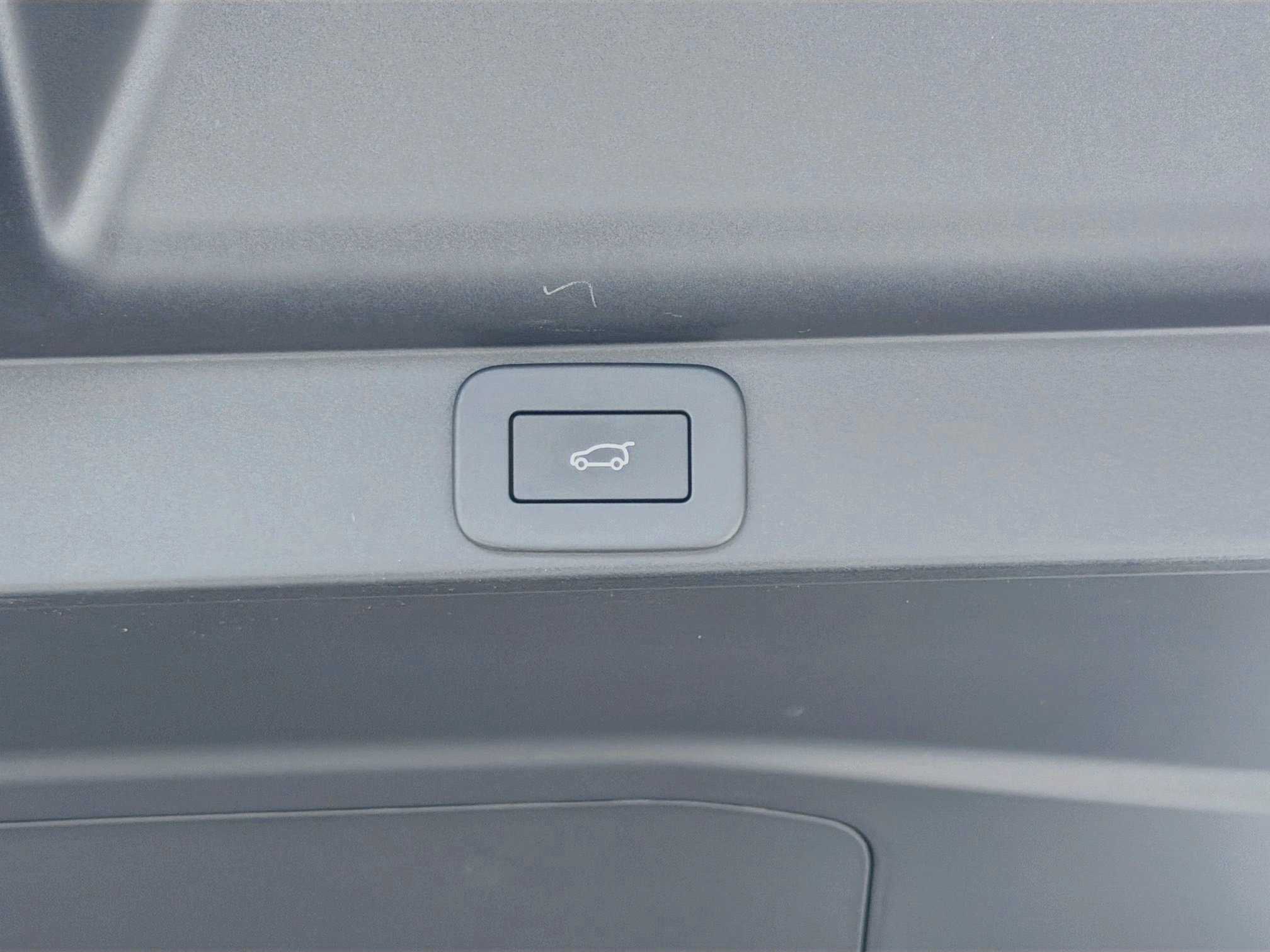 New 2027 Fuji White Land Rover SE image 13
