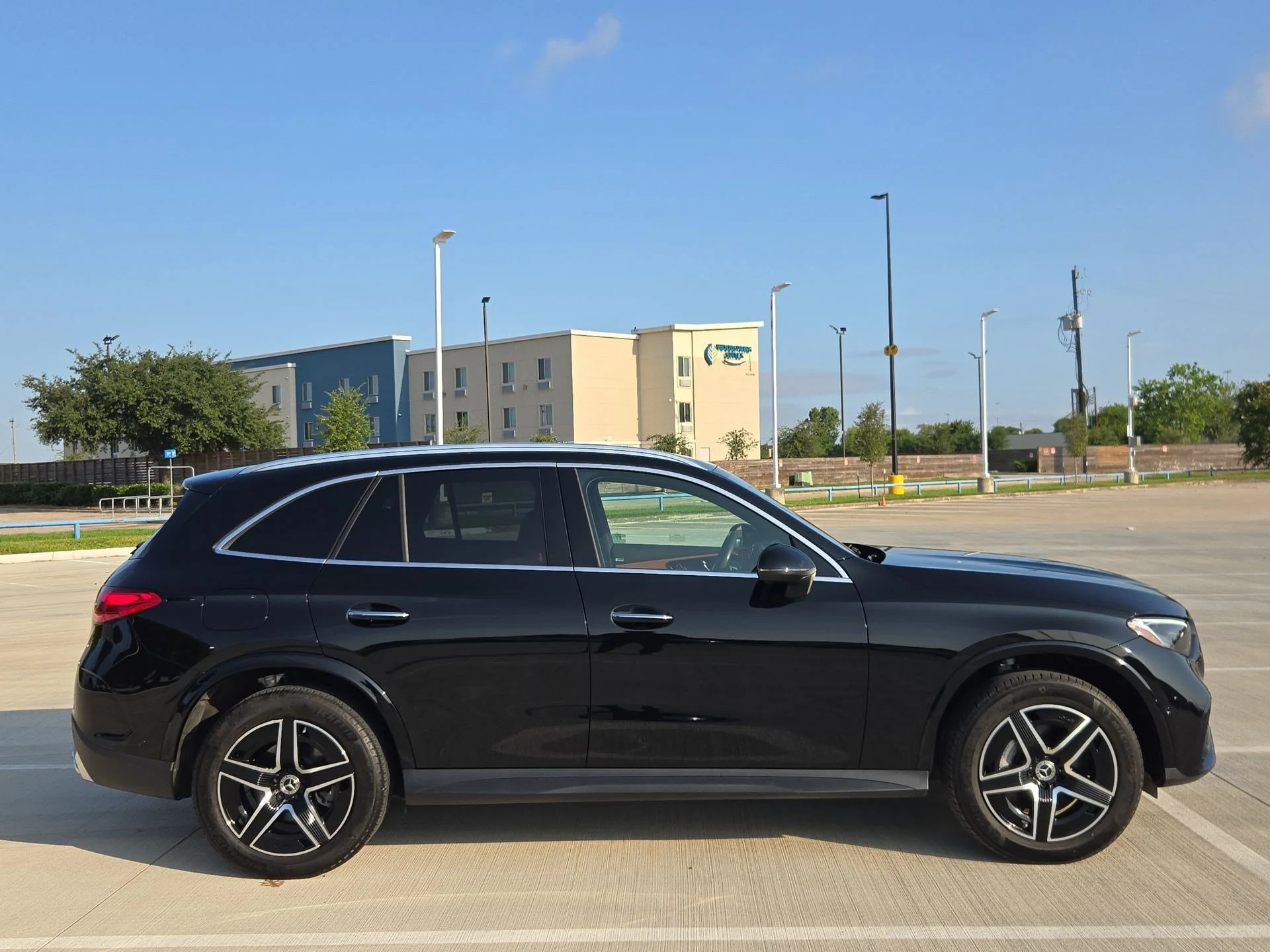 Used 2025 Black Mercedes-Benz GLC 300 image 2