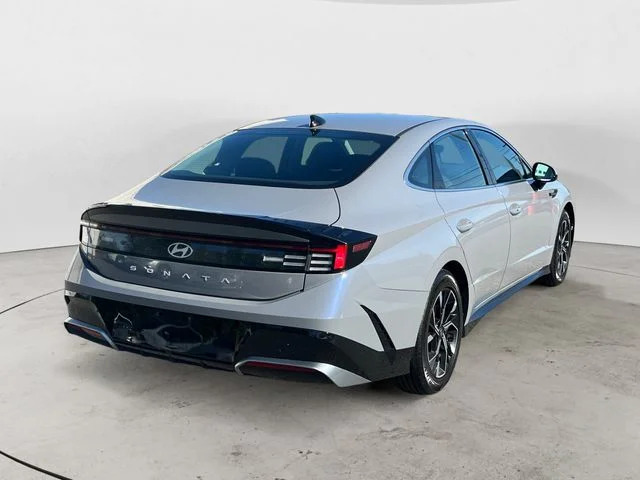 Used 2024 Transmission Blue Hyundai SEL image 5