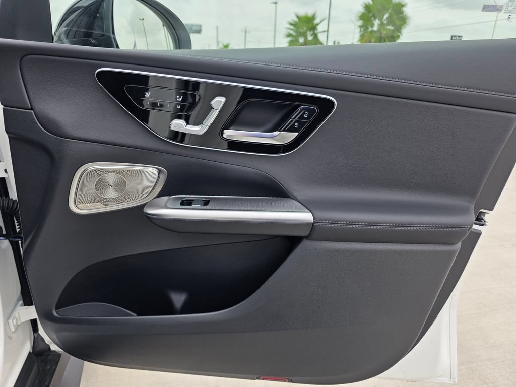 New 2026 Polar White Mercedes-Benz GLC 300 image 44
