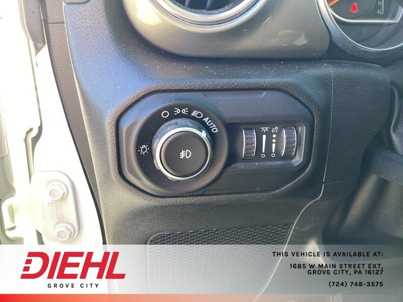 Used 2019 White Jeep Unlimited Sahara image 21