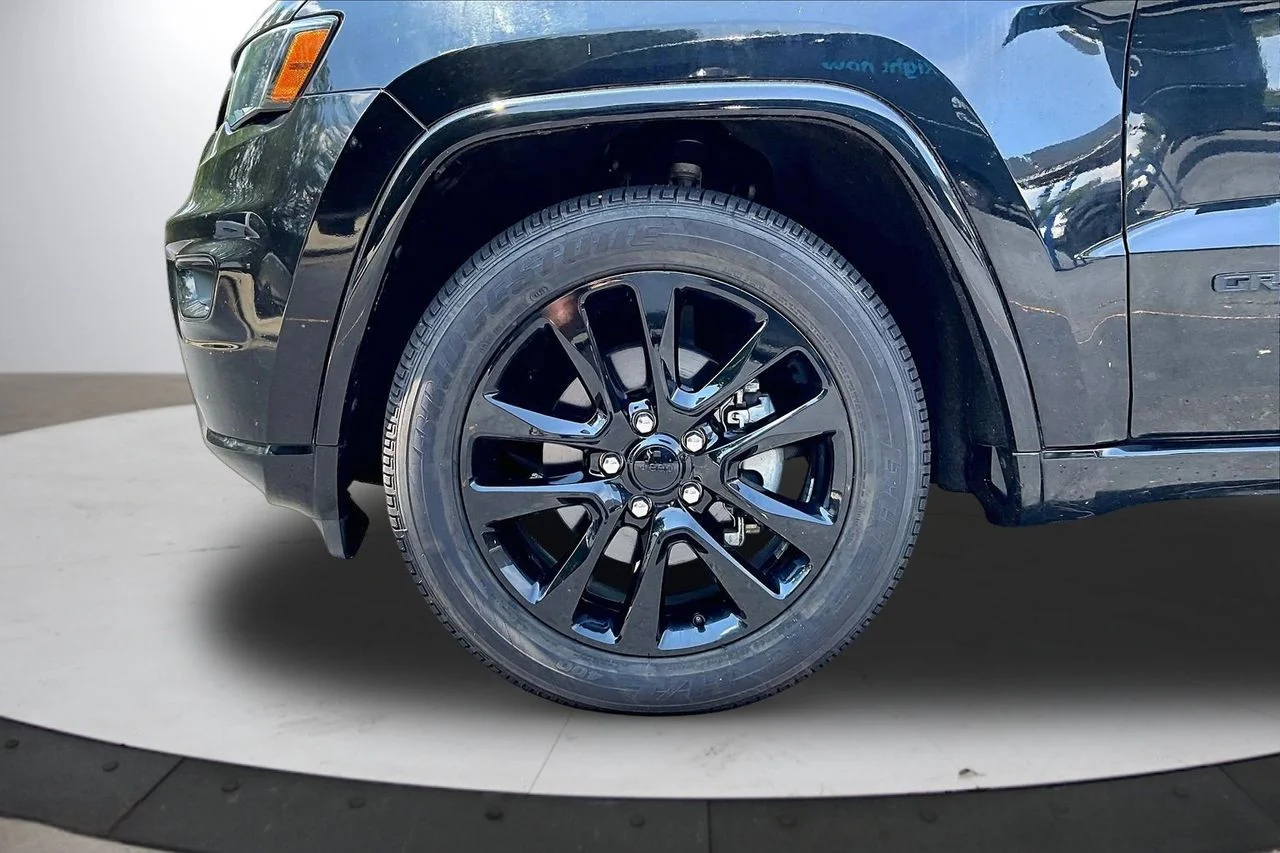 Certified Used 2018 Black Jeep Altitude image 33