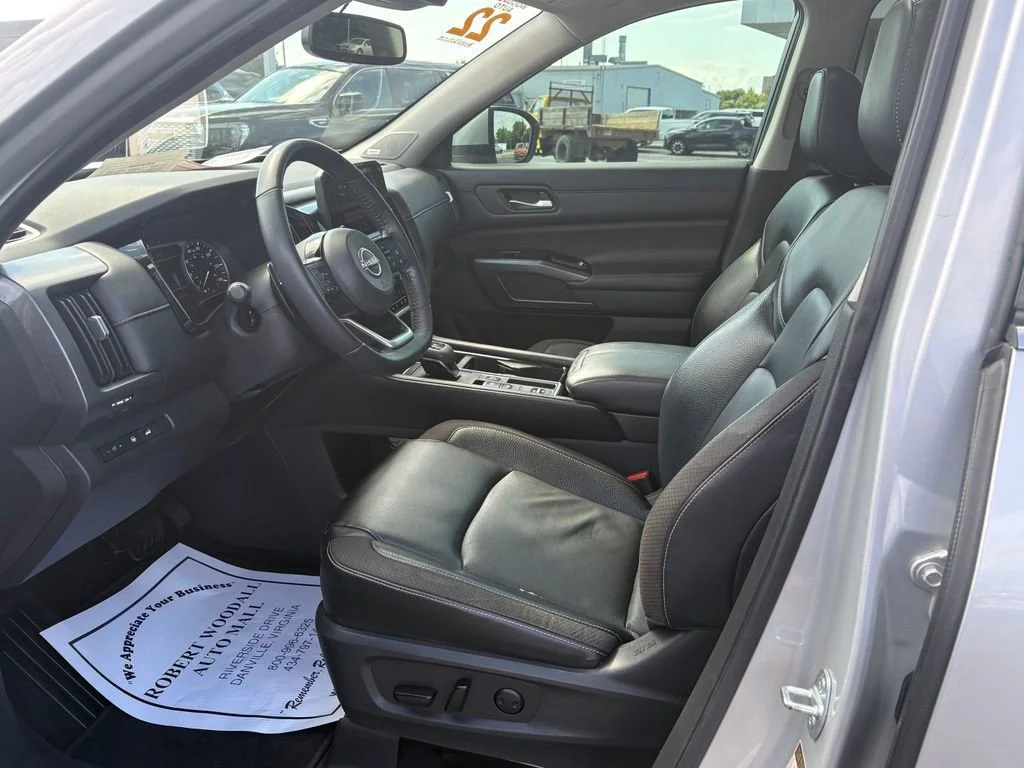 Used 2022 Brilliant Silver Met Nissan SL image 11