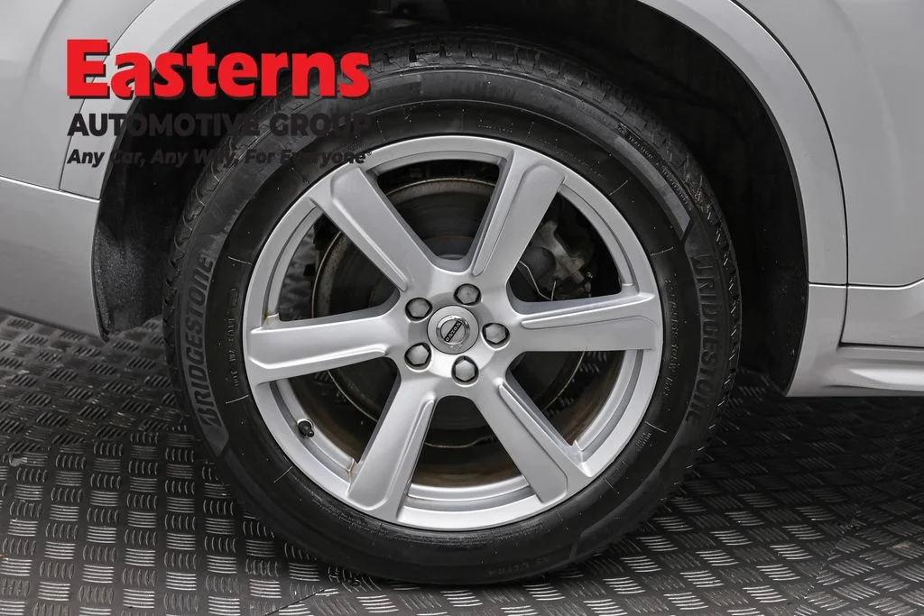 Used 2022 Gray Volvo T5 Momentum image 30