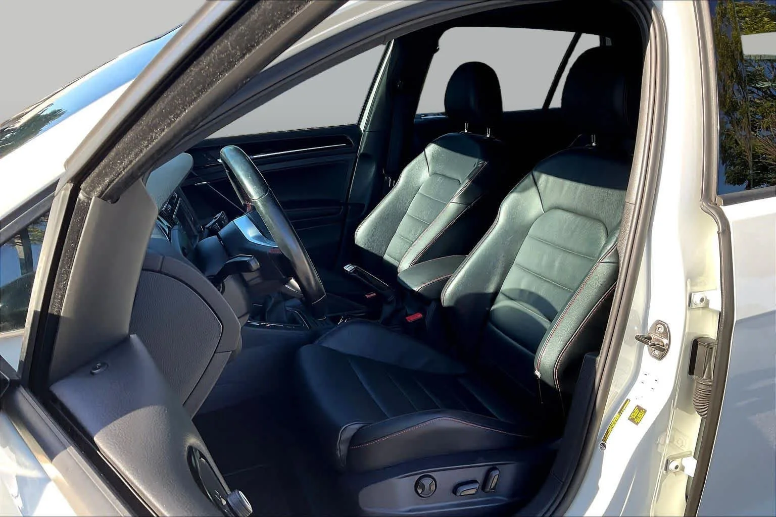 Pre-Owned 2017 Volkswagen Golf GTI S