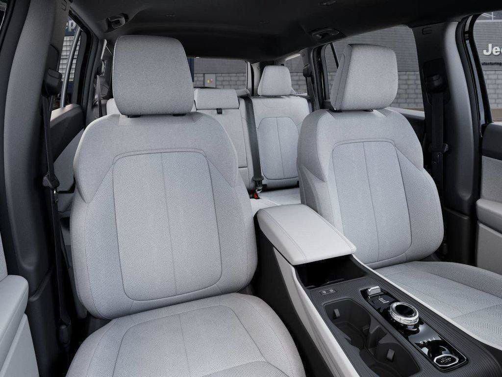 New 2026 Diamond Black Crystal Pearl-Coat Exterior Paint Jeep Laredo image 37