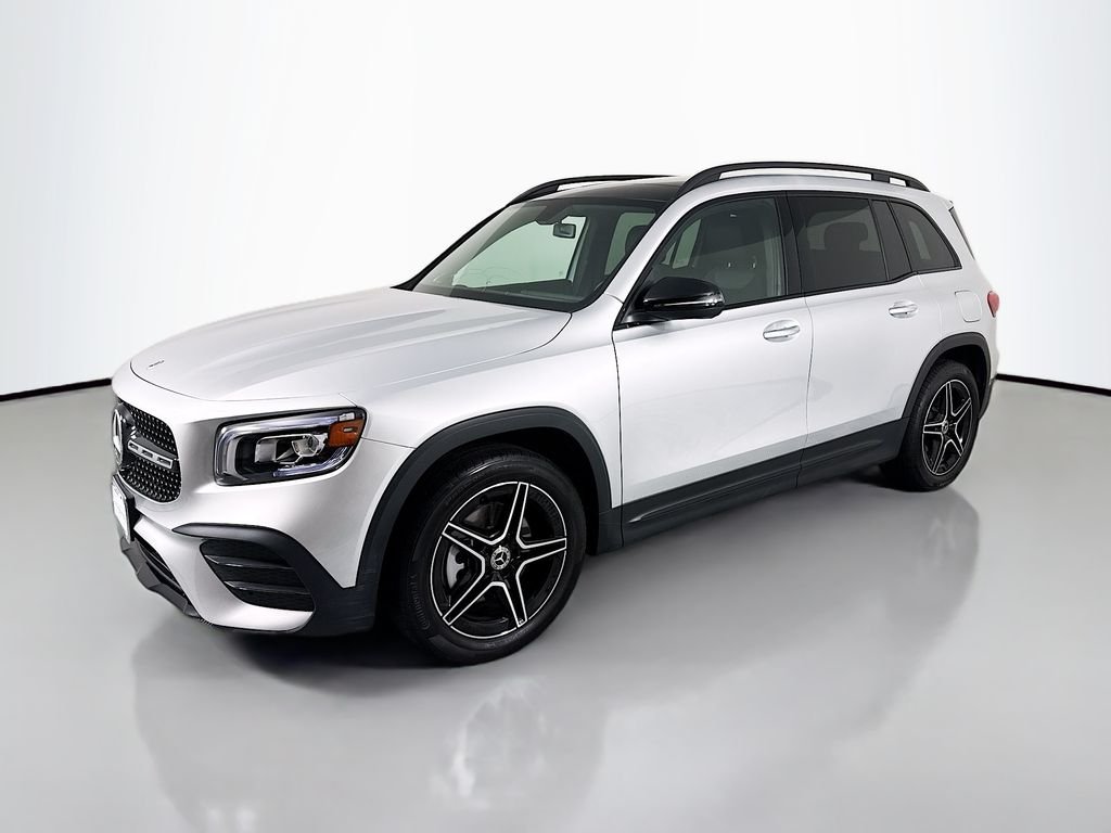 Used 2023 Silver Mercedes-Benz GLB 250 image 1