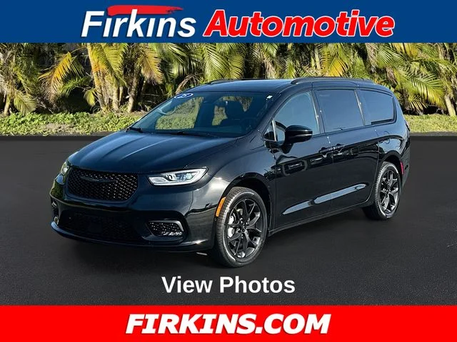 2025 Chrysler Pacifica Limited AWD's photo