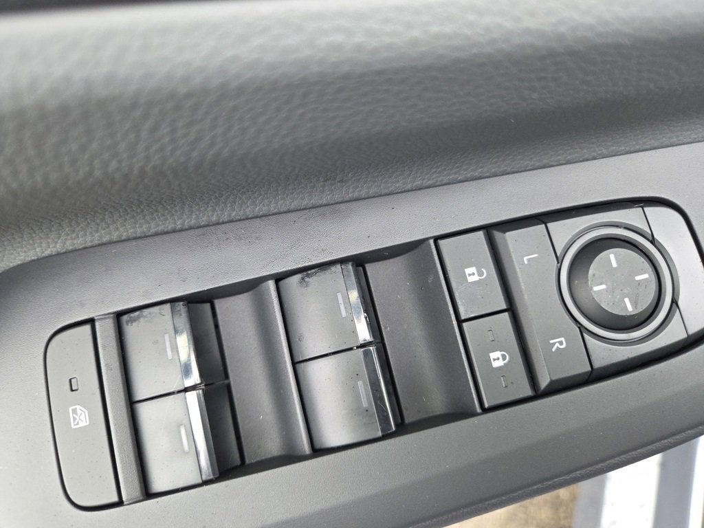 2026 Toyota Prius LE - Photo 27
