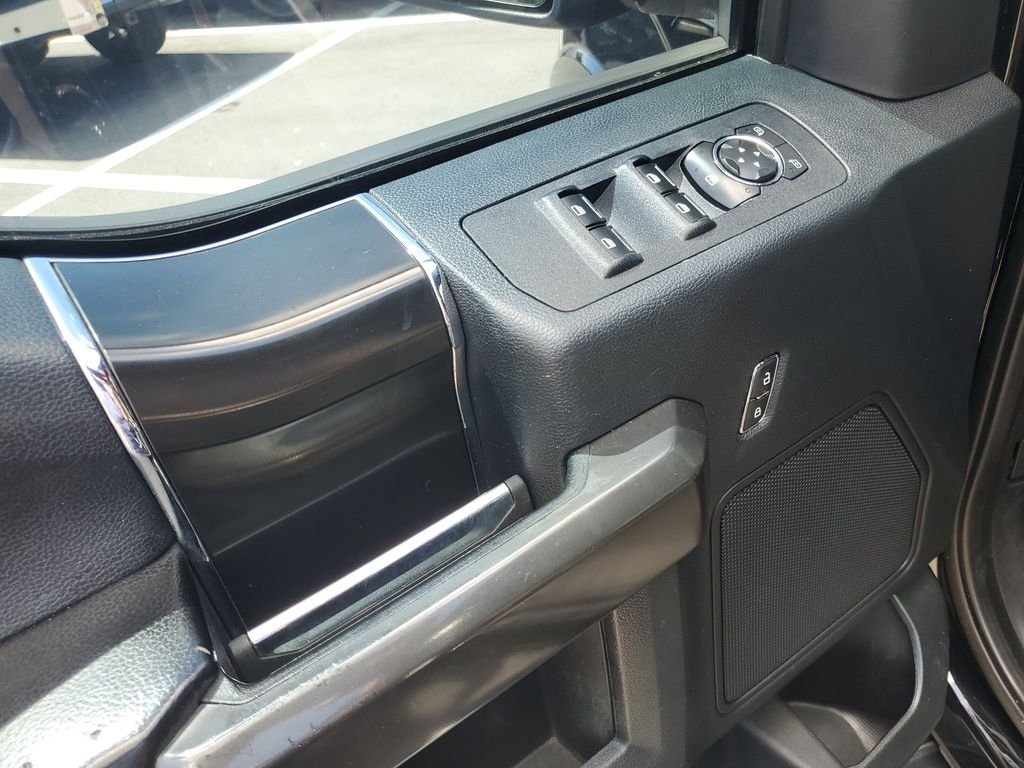 Used 2019 Black Ford XLT image 9