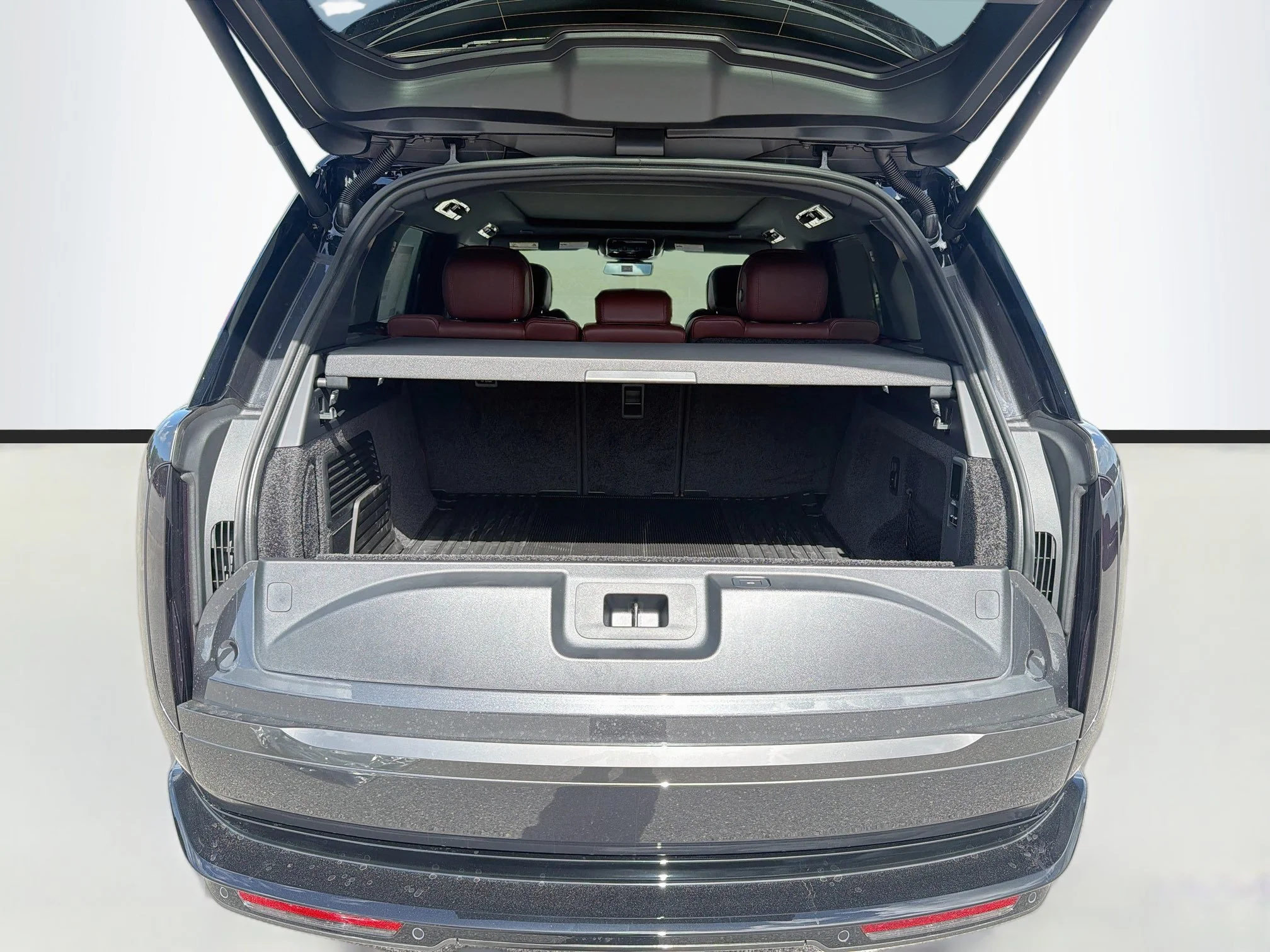 New 2026 Carpathian Grey Land Rover SE image 45