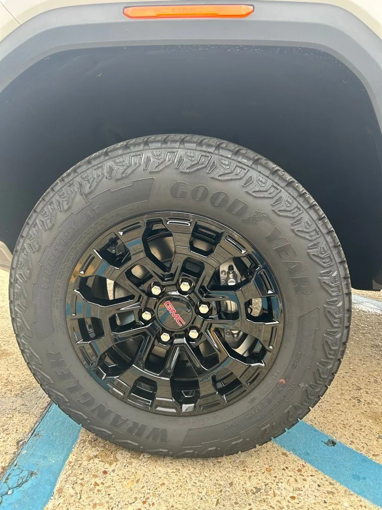 New 2026 White GMC Elevation image 11