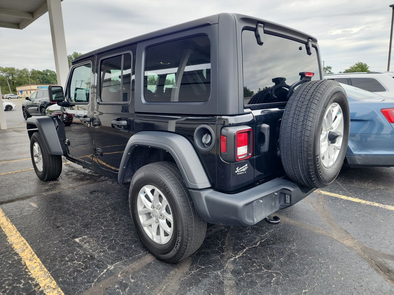 Used 2023 Black Jeep Sport S image 11