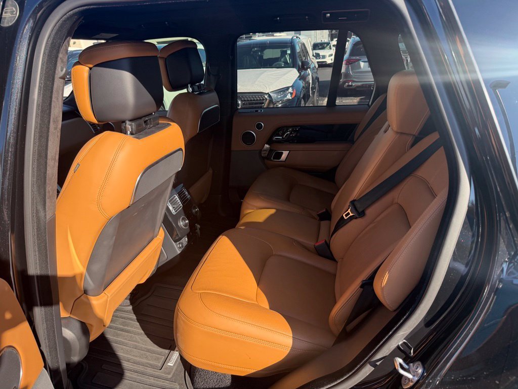Used 2022  Land Rover Autobiography image 10