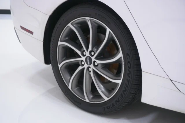 Used 2019 WHITE Lincoln Reserve I image 6