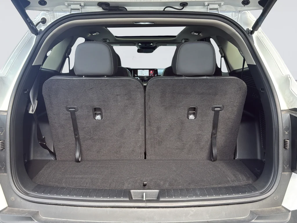 Used 2023 White Kia X-Line EX image 35