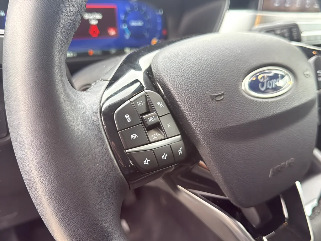 Used 2022  Ford Titanium image 9