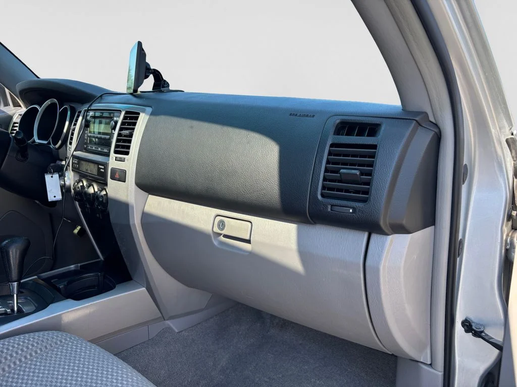 Used 2008 Silver Toyota SR5 image 47